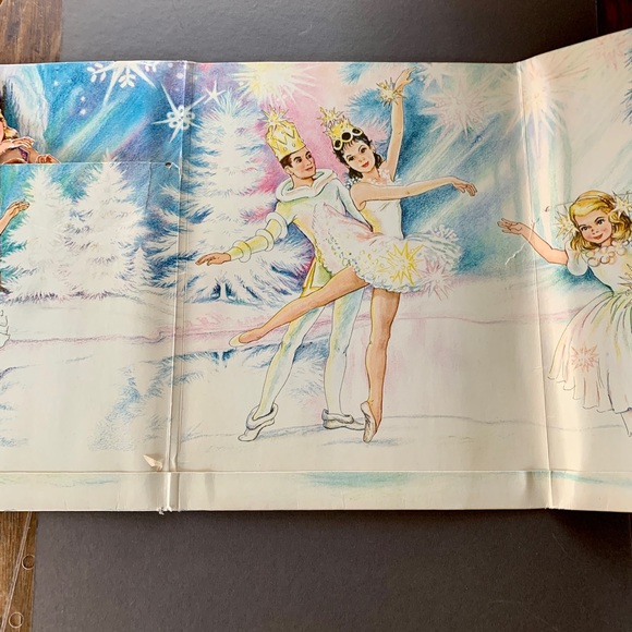 Vintage | Whitman Publishing Nutcracker Dolls - Picture 5 of 15